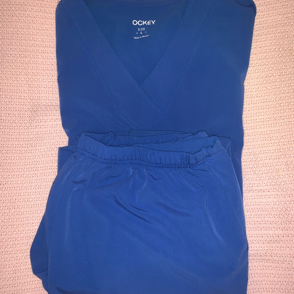 Scrub set